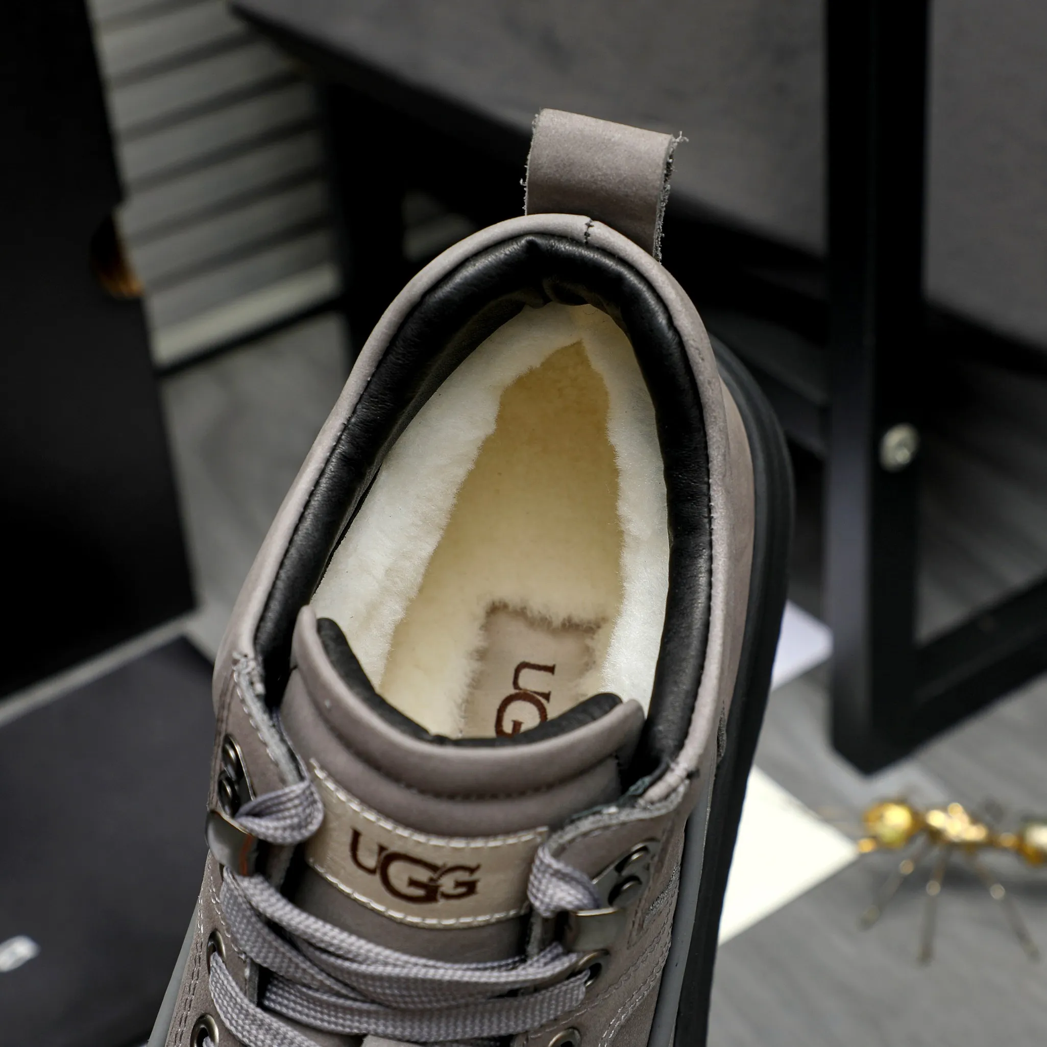 P620 Product trademark: "UGG" Gaobang men's shoes Regular size: 39-44 Product materials: Selected suede cowhide upper, wool lining, original outsole
